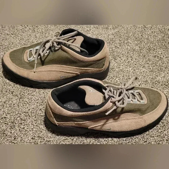 VTG Nike ACG Regrind Hiking Sneaker, Womens Size 8 - Picture 3 of 9